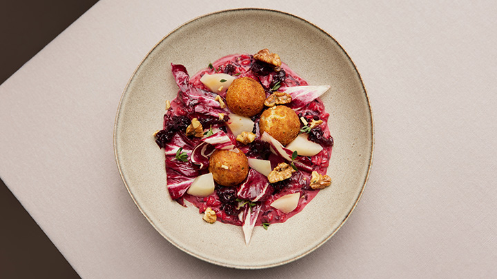 Risotto au radiccio rouge ,croquettes au fromage et espuma