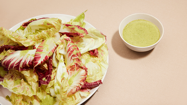 Green salad with a vinaigrette