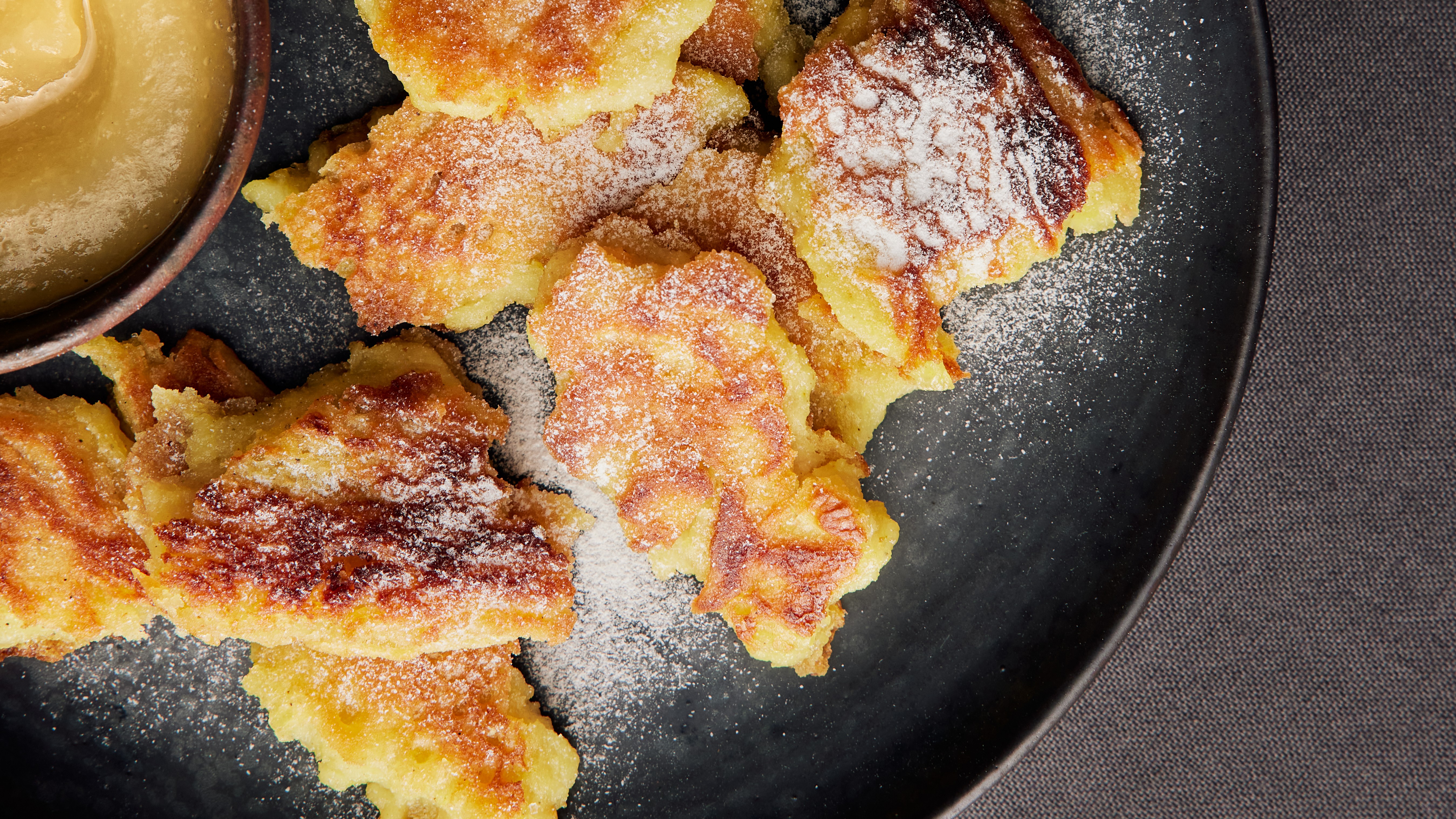 Kaiserschmarrn végan avec compote de pommes