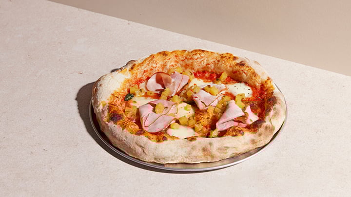 Ham and pineapple pizza